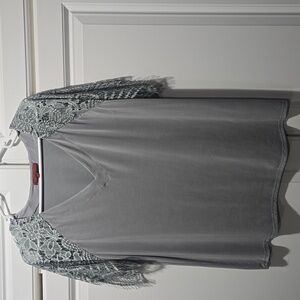 BKE Gray Lace Short Sleeve Top